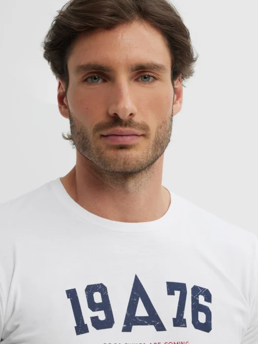 CAMISETA COLLEGE BLANCO